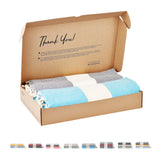 Geöffnete Geschenkbox mit Diamond-Foutas in Türkis und Grau