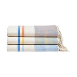 Drei gefaltete Palma-Foutas des Medina Sets mit orangefarbenen, gelben und blauen Streifen